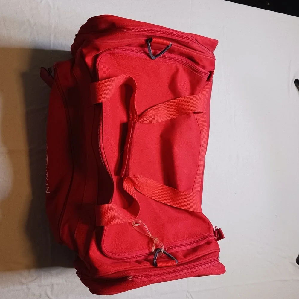VTG Halliburton Energy Company Duffel Bag Red Canvas Logo ID Tag 3 Zip pockets